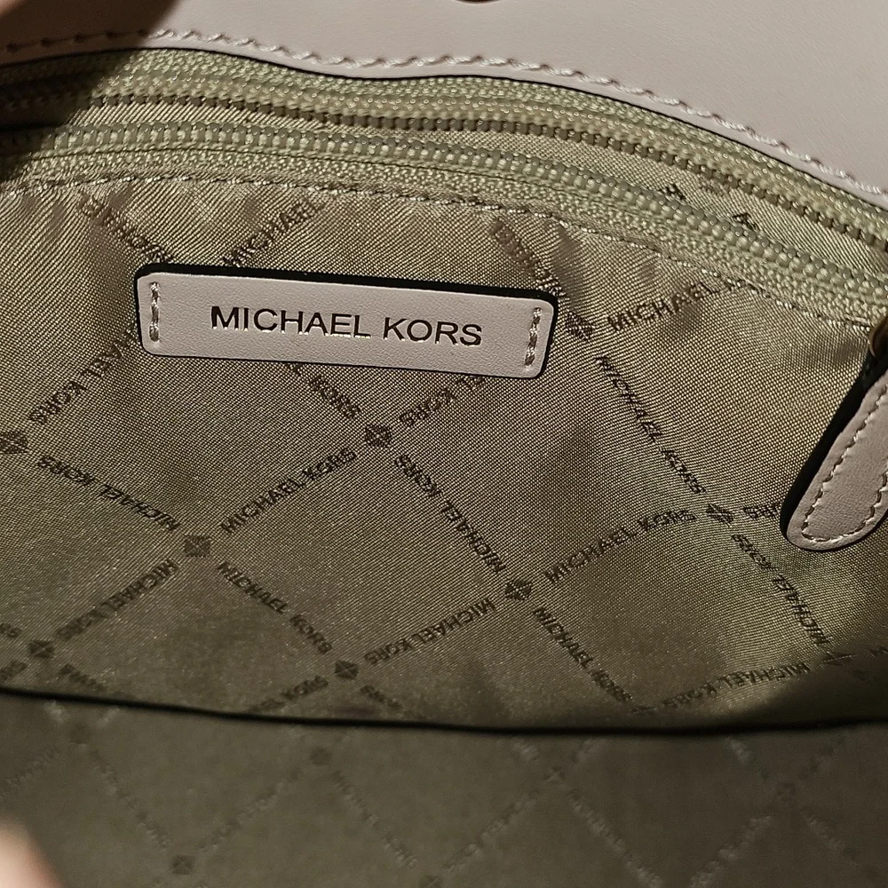 MICHAEL KORS Brown & Light Pink Handbag. Like New Condition. Gold Accents